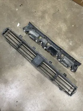 51137497285 Bmw Oem 17-20 530e Xdrive Grille Components-shutter And Bracket